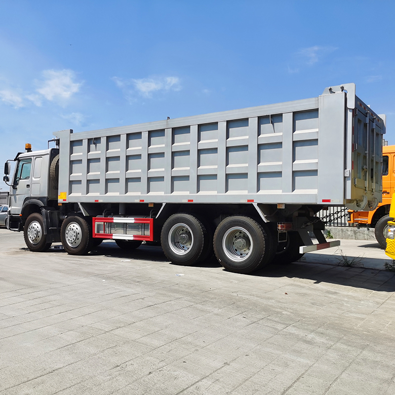 Bon état Howo nouveau camion à benne basculante 4 essieux 12 niveaux 8x4 