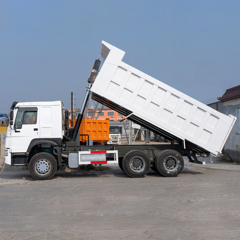 Camion-benne Sinotruck Howo d'occasion à 10 roues 