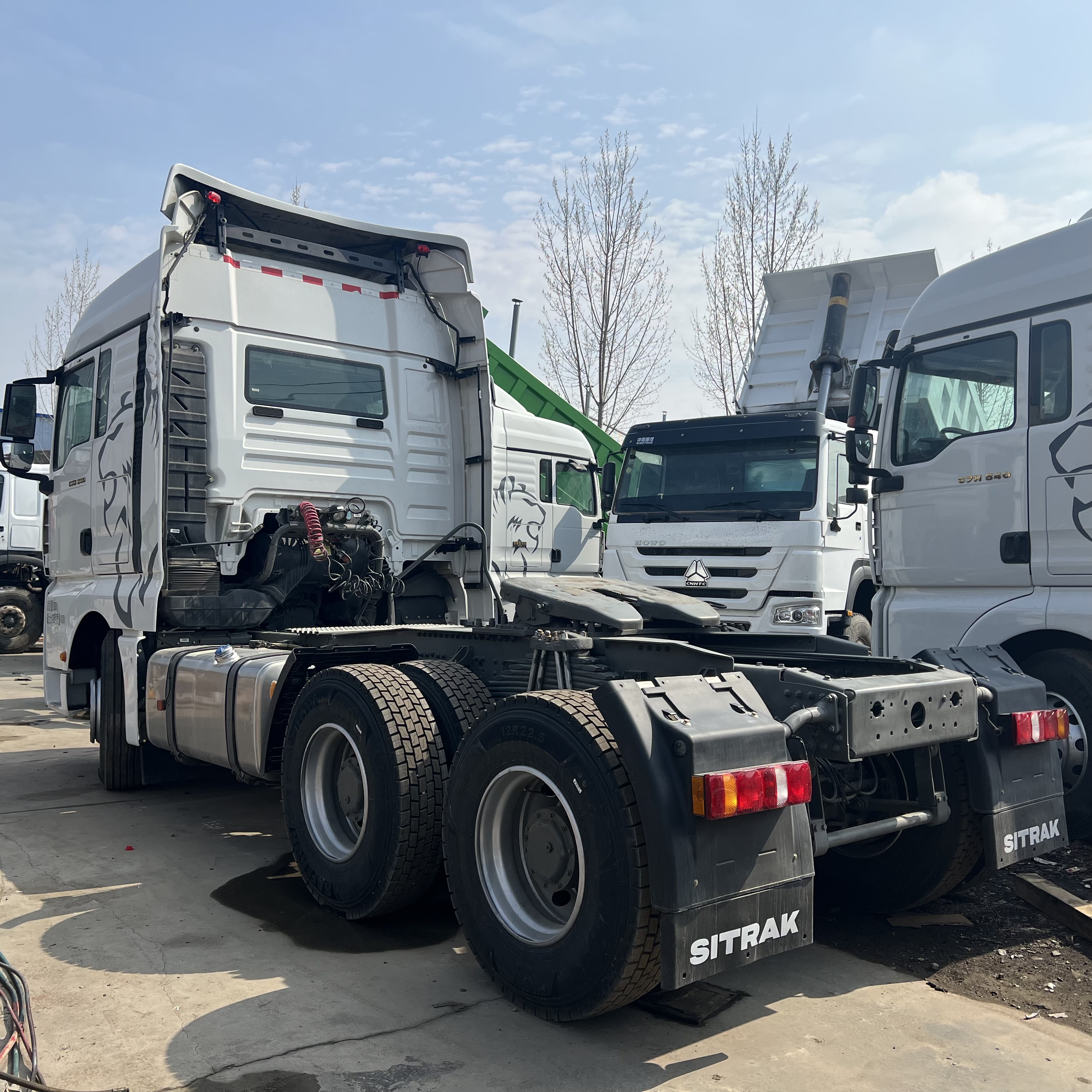 Sinotruck Tractor Truck fabriquant un camion tracteur SITRAK 6x4 à vendre 