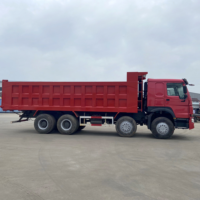 Produits les plus populaires Sintruk Howo 8*4 30/40/50 tonnes conduite à gauche/droite camion à benne basculante Diesel à vendre