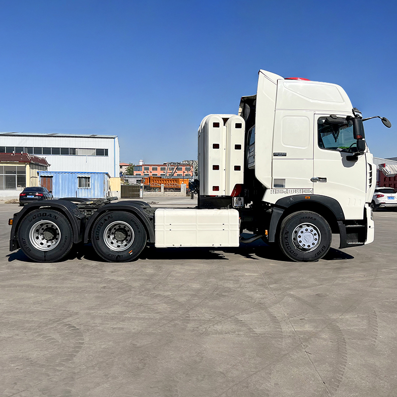 Chine marque Sinotruk Howo T7H 6*4 GNC nouveaux pneus 430/440hp tracteur tête camion à vendre