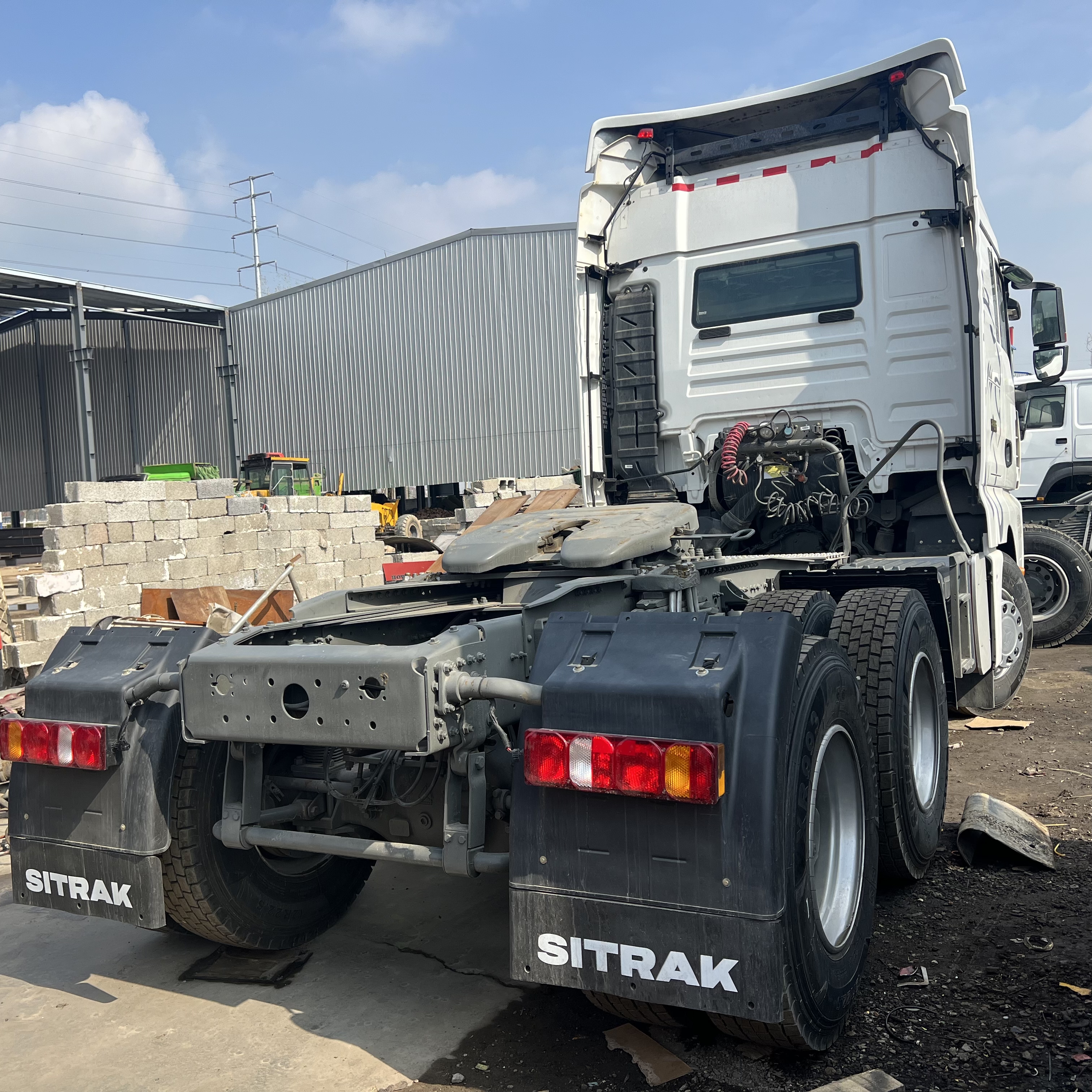 Sinotruck Tractor Truck fabriquant un camion tracteur SITRAK 6x4 à vendre 