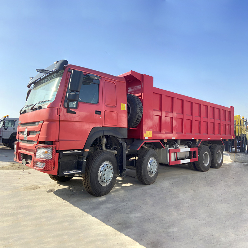 Sinotruck Howo a utilisé le camion à benne basculante 8*4 12wheeler pour la conduite à gauche 375hp 30tons