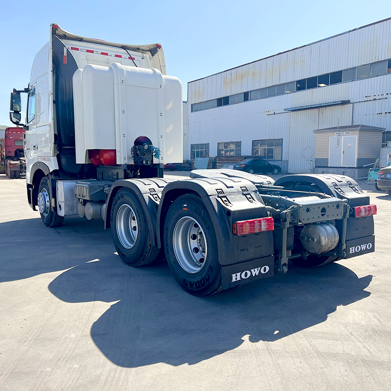 Chine marque Sinotruk Howo T7H 6*4 GNC nouveaux pneus 430/440hp tracteur tête camion à vendre