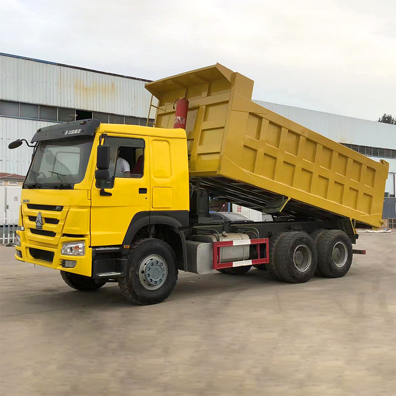 Le camion à benne basculante Sinotruk HOWO 375hp d'occasion 10 pneus exporte vers l'Afrique