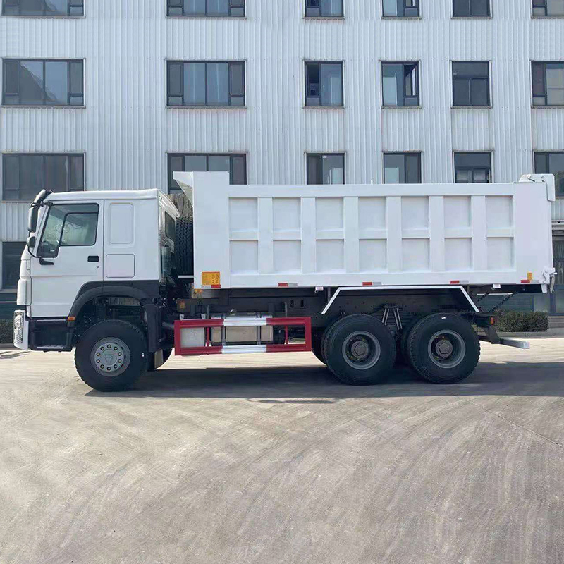 Camion à benne basculante HOWO d'occasion 371 chevaux 10 roues du moteur diesel 6*4 à vendre