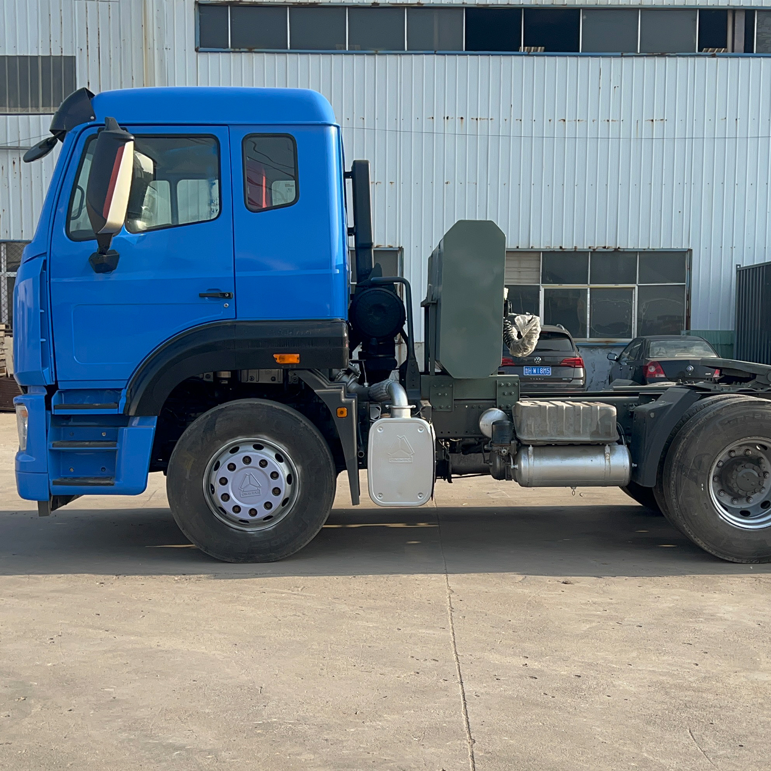 Modèle chaud Sinotruk Howo Diesel manuel 6x4 10 pneus camion tracteur en vente 