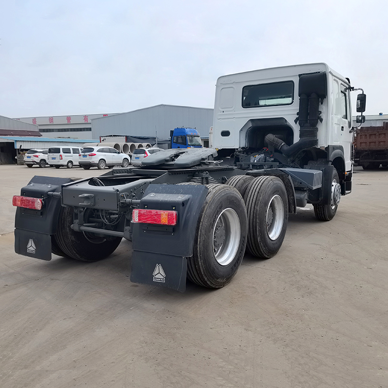 Camion tracteur diesel 6X4 HOWO 10 pneus 371 375 cv en bon état