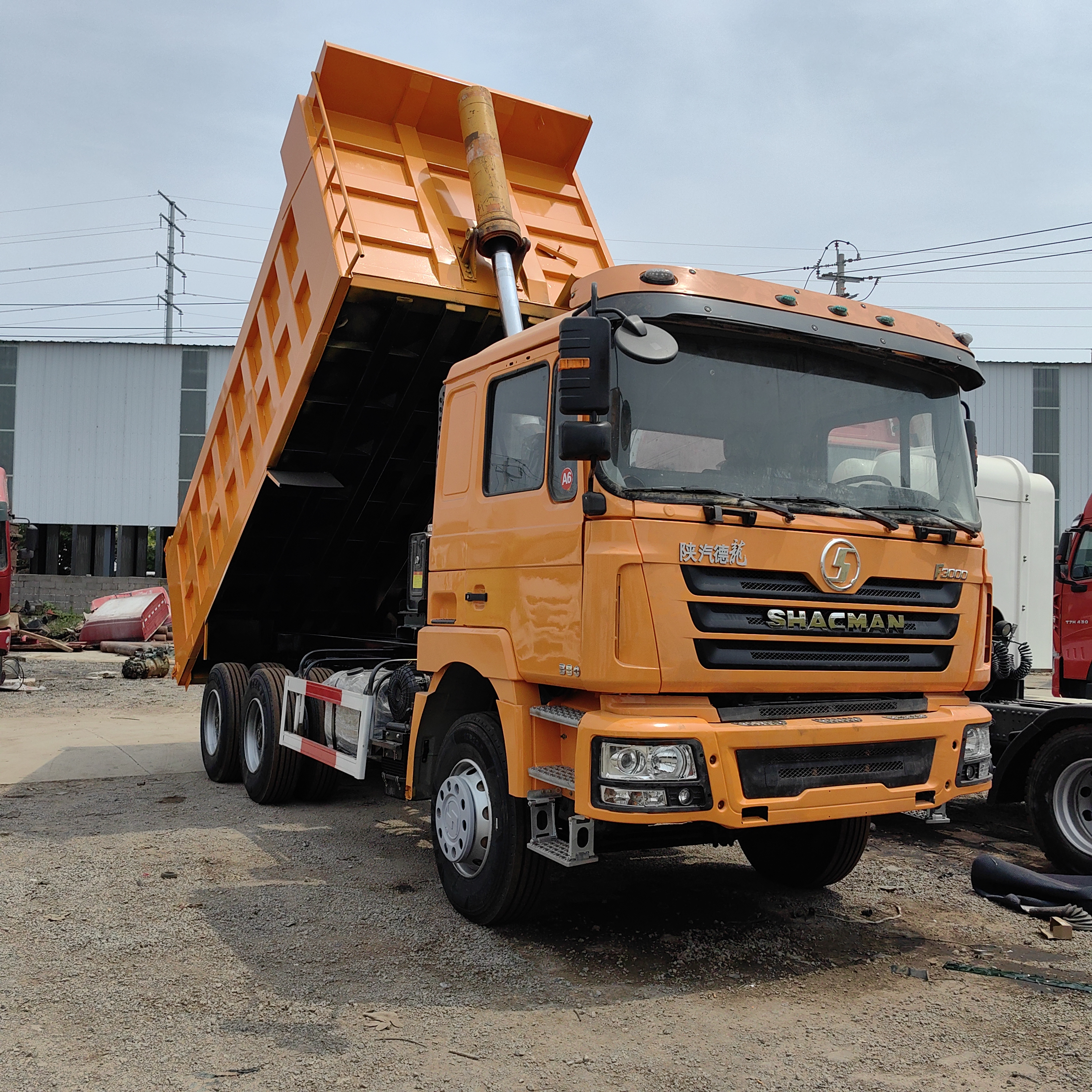 Le camion-benne original utilisé 10 de Shacman 6x4 pneule le camion à benne basculante de 20 CBM LHD RHD avec la bonne condition