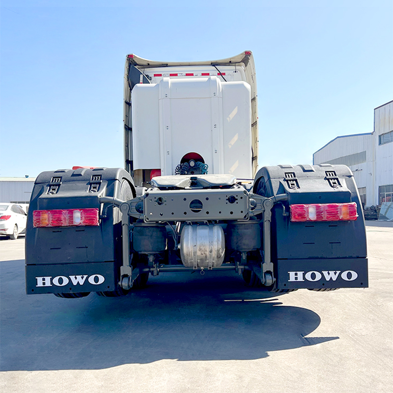 Main gauche de gaz naturel de GNC Sinotruk Howo 6*4 conduisant le camion principal de tracteur de 430/440hp pour l'Ouzbékistan