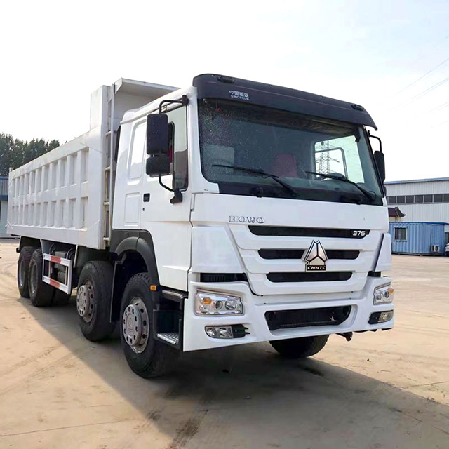 Camion à benne basculante Howo 8×4 blanc 30 tonnes 12 roues d'occasion sinotruck 375hp 